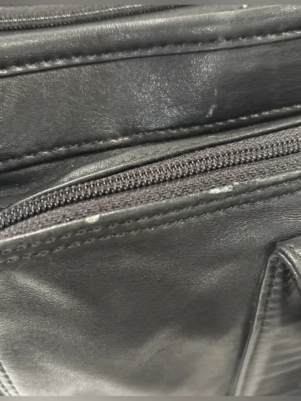 Tumi Business Briefcase Black Leather 16x12” Messenger Work Travel Laptop Bag